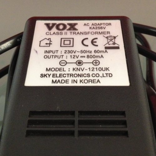 VOX DA5 MAINS / BATTERY PORTABLE DIGITAL AMP - IN RARE AND SOUGHT AFTER RED