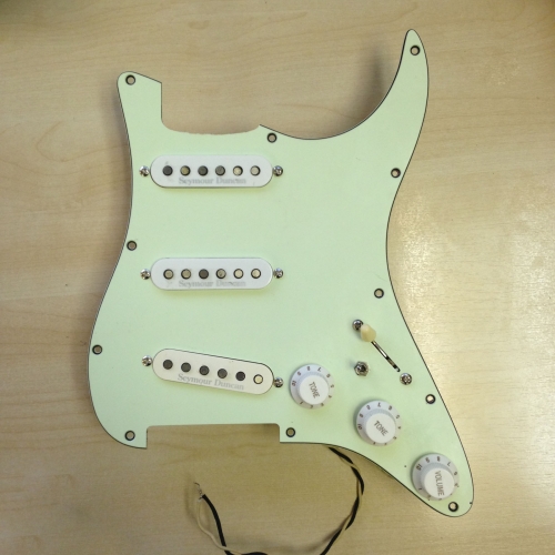 Fully Loaded Scratchplate - Seymour Duncan Vintage Alnico II Pro APS-1 Pickups