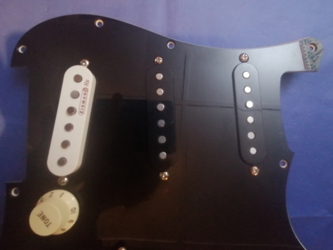 Fully Loaded Scratchplate - Kinman HX85 and Lindy Fralin Blues Special Pickups