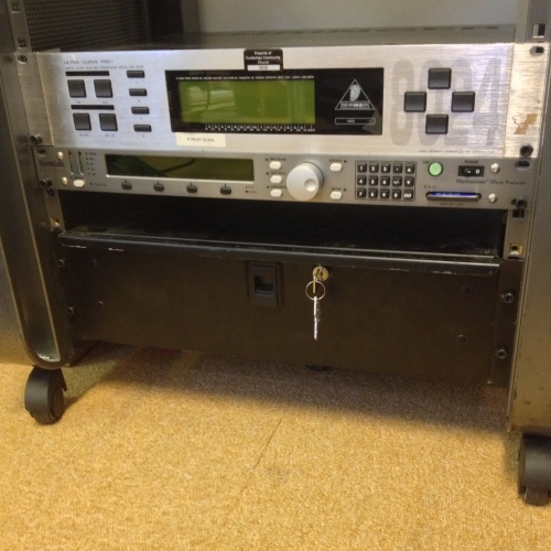 STUDIO RACK 20U GLASS TOP, SLIDING DRAWER, VERY ROBUST, CABLE TUNNEL AND WHEELS